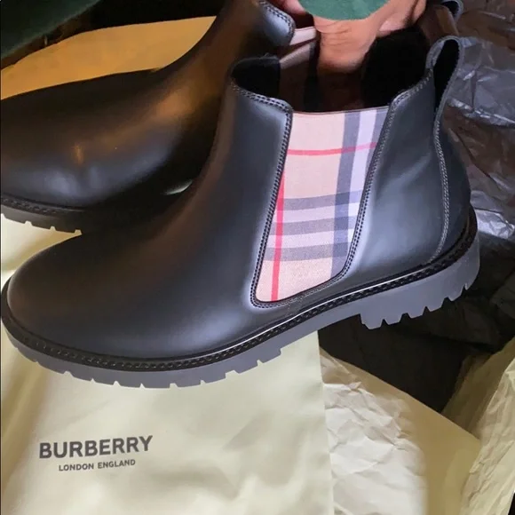 Burberry Chelsea Boots (Authentic) - Picture 6 of 10